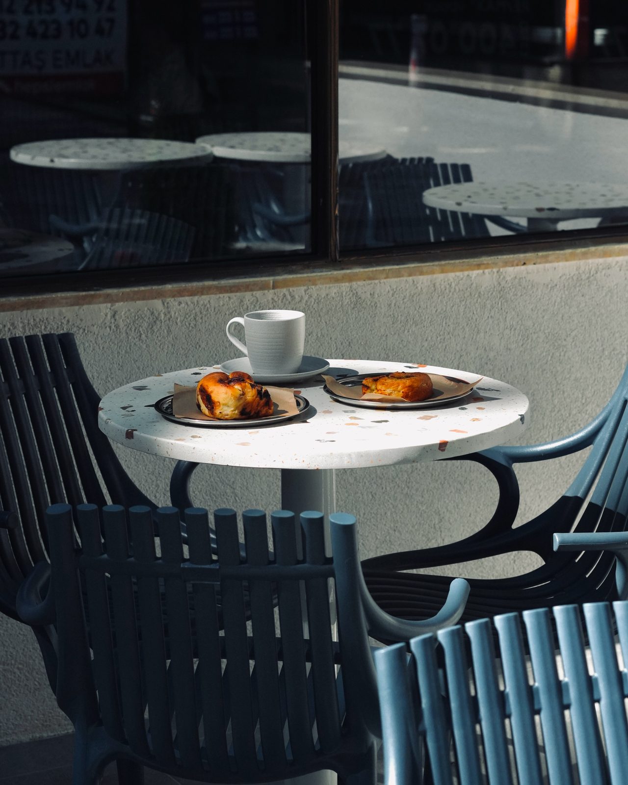 Nilus Bakehouse dış mekan masaları